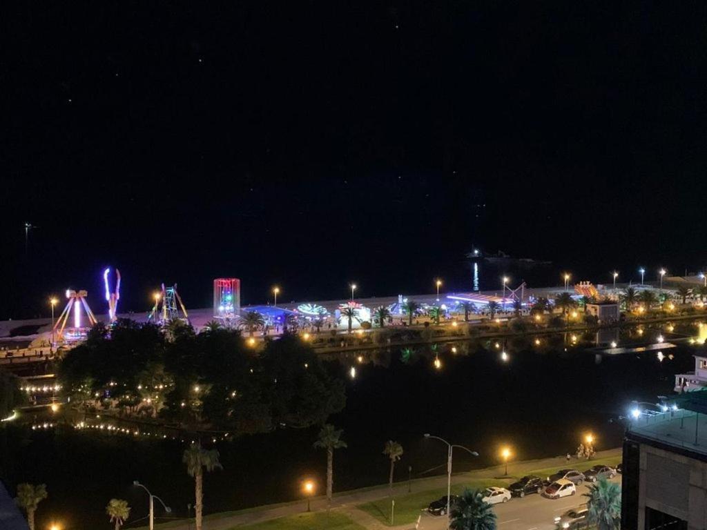 Orbi City Luxury Suit Батуми Экстерьер фото